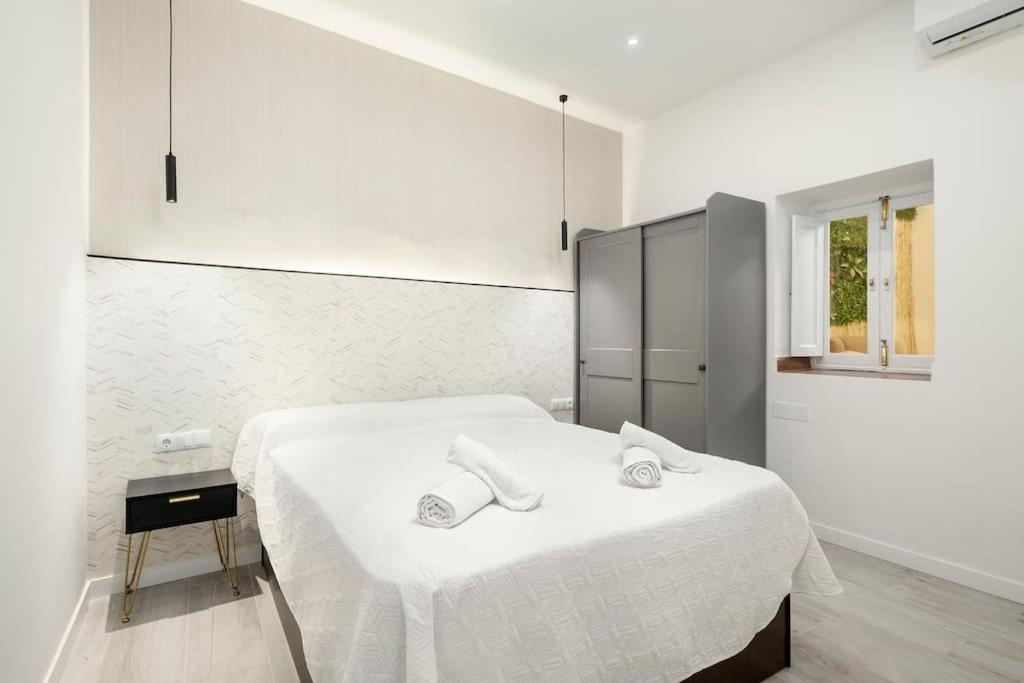 Newly Refurbished Modern 2-Bed Apartment In Heart Of توريمولينوس المظهر الخارجي الصورة