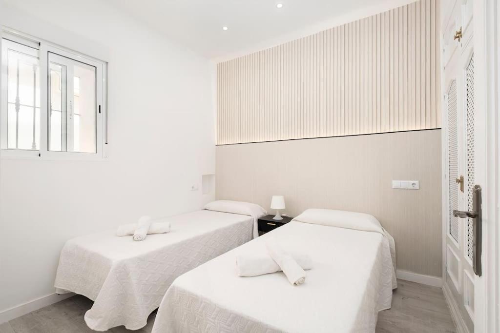 Newly Refurbished Modern 2-Bed Apartment In Heart Of توريمولينوس المظهر الخارجي الصورة