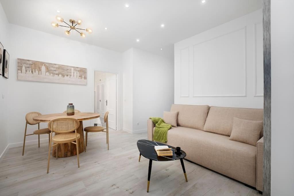 Newly Refurbished Modern 2-Bed Apartment In Heart Of توريمولينوس المظهر الخارجي الصورة